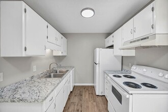 815 Raleigh St in West Columbia, SC - Building Photo - Building Photo