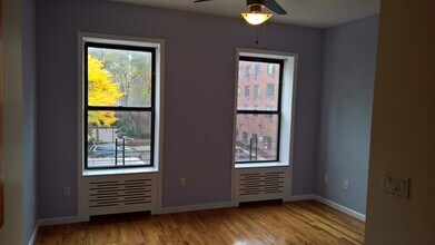 159 E 121st St, Unit 3 in New York, NY - Foto de edificio - Building Photo