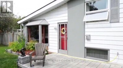 11 Lawrence Crescent in Brampton, ON - Building Photo - Building Photo