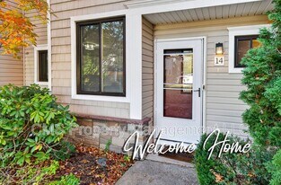 14 Carol Ct in Tinton Falls, NJ - Building Photo