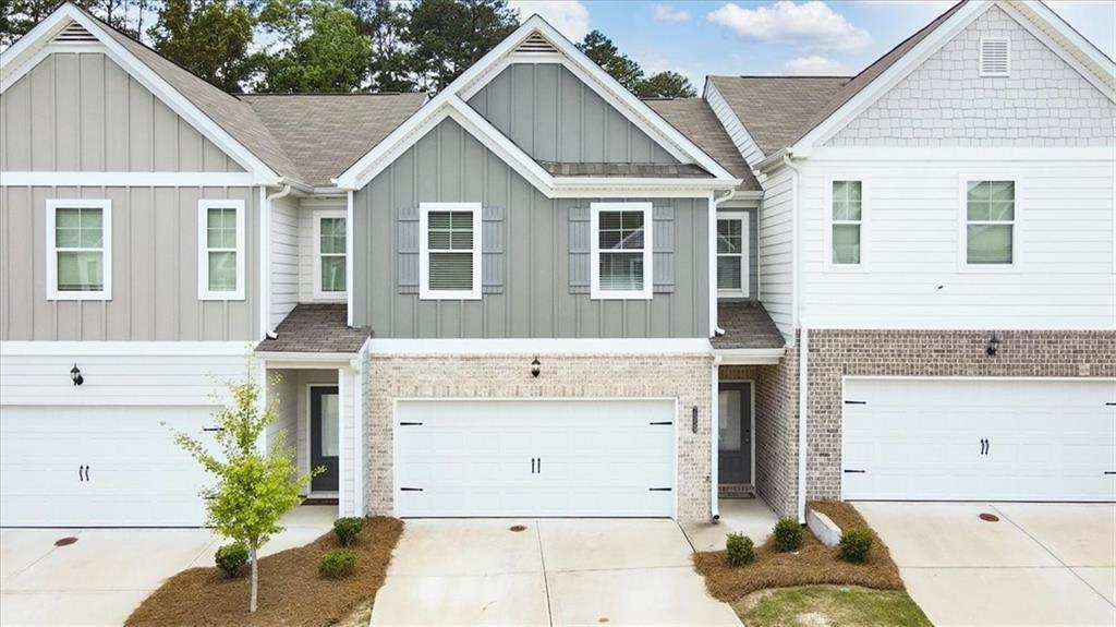 7573 Knoll Hollow Rd in Lithonia, GA - Building Photo