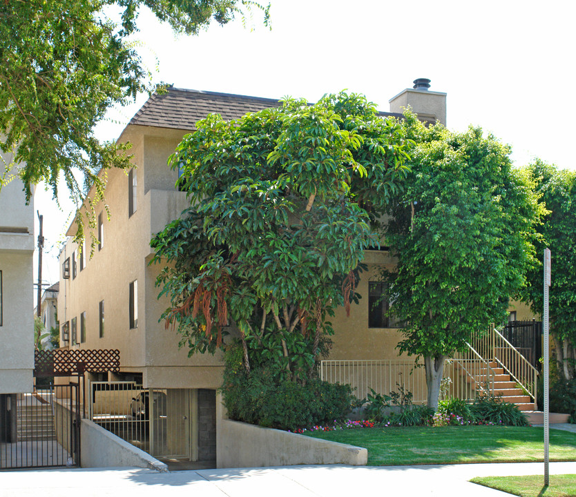 10732 Lawler St in Los Angeles, CA - Foto de edificio
