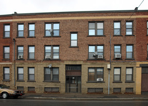 1447 Dwight St in Holyoke, MA - Building Photo