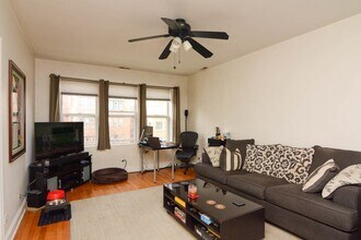6305 N Claremont Ave in Chicago, IL - Building Photo - Building Photo