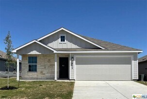 450 Blue Stem Rd in New Braunfels, TX - Building Photo