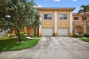 513 Talia Cir in Palm Springs, FL - Building Photo