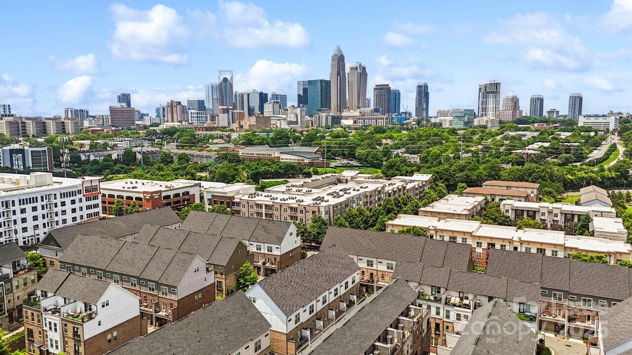 15012 New Amsterdam Ln in Charlotte, NC - Building Photo