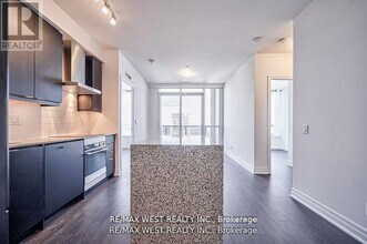 36-3136 Elm Dr W in Mississauga, ON - Building Photo - Building Photo