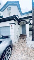 7611 NW 115th Ct in Medley, FL - Building Photo