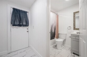 2307 E Osborne Ave in Tampa, FL - Building Photo - Building Photo
