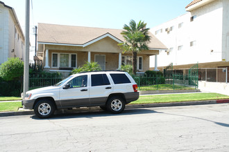 529 E Orange Grove Ave in Burbank, CA - Building Photo - Building Photo