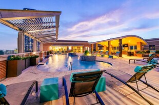 The William in Houston, TX - Building Photo