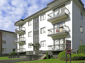 Southwood Manor in Burnaby, BC - Building Photo - Building Photo