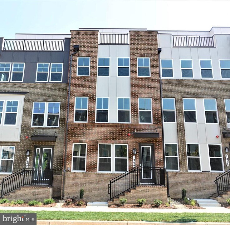 1206 Vermeer Ave in Gaithersburg, MD - Building Photo