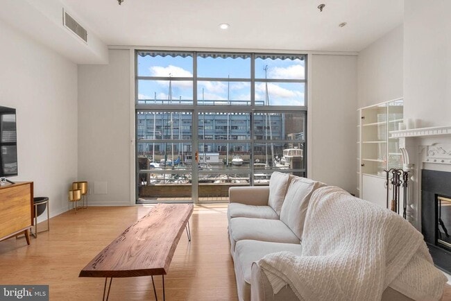 property at 7 N Christopher Columbus Blvd