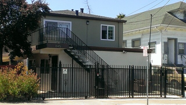 845 Apgar St in Oakland, CA - Foto de edificio