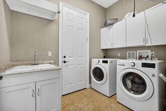 3501 Collonade Dr in Wellington, FL - Building Photo - Building Photo