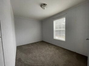 24 Suzanne Way in Willseyville, NY - Foto de edificio - Building Photo