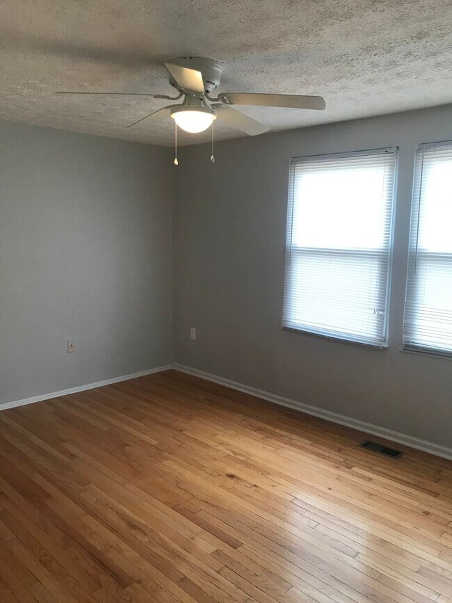 12401 Windbrook Dr in Clinton, MD - Building Photo - Building Photo