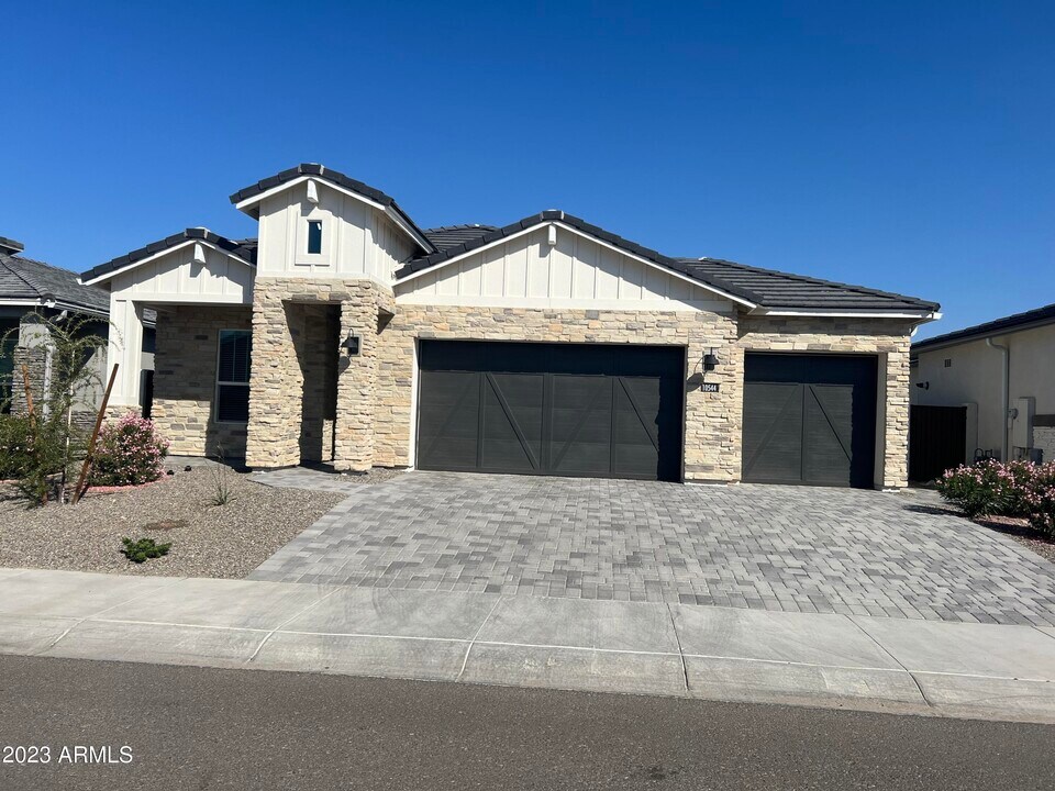 10544 W Albert Ln in Peoria, AZ - Building Photo