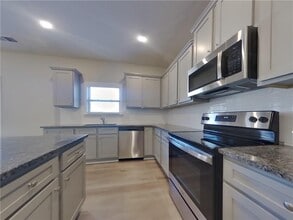 409 Curlin Ct in Holly Springs, GA - Building Photo - Building Photo