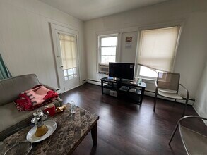 27 Clover St in Ansonia, CT - Building Photo - Building Photo
