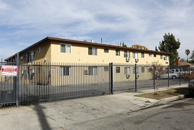 13601 Cantlay St in Van Nuys, CA - Building Photo - Building Photo