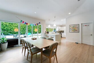 560 Hampton Ln in Key Biscayne, FL - Building Photo - Building Photo