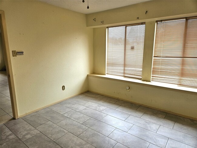 8215 Summer Quail Dr