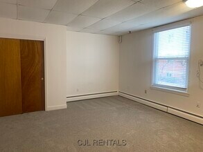 129 Pleasant St in Arlington, MA - Building Photo - Building Photo