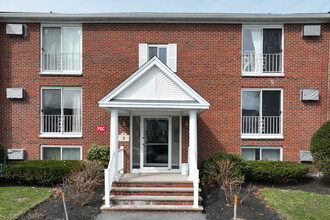 Birchwood Pointe in Amesbury, MA - Building Photo - Building Photo