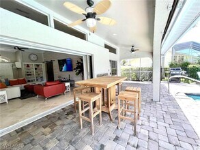 121 Lambton Ln in Naples, FL - Foto de edificio - Building Photo