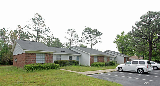 Regency Arms Apartments in Milton, FL - Building Photo - Building Photo