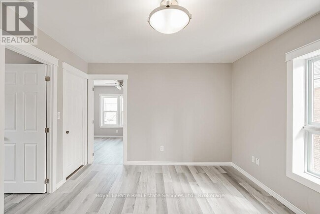 33 Rose Ave in Brantford, ON - Building Photo - Building Photo