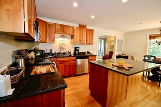 124 Mt Pleasant Ave in Gloucester, MA - Building Photo - Building Photo