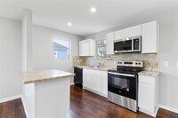 986 Dewalt St photo'