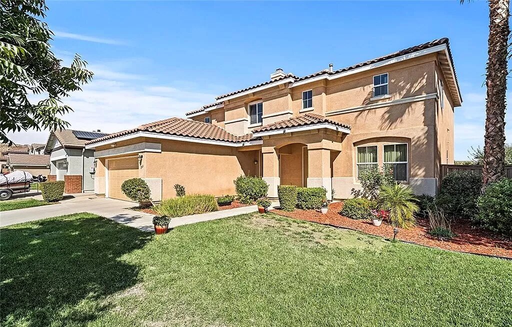 264 S Ralph Rd in Lake Elsinore, CA - Foto de edificio