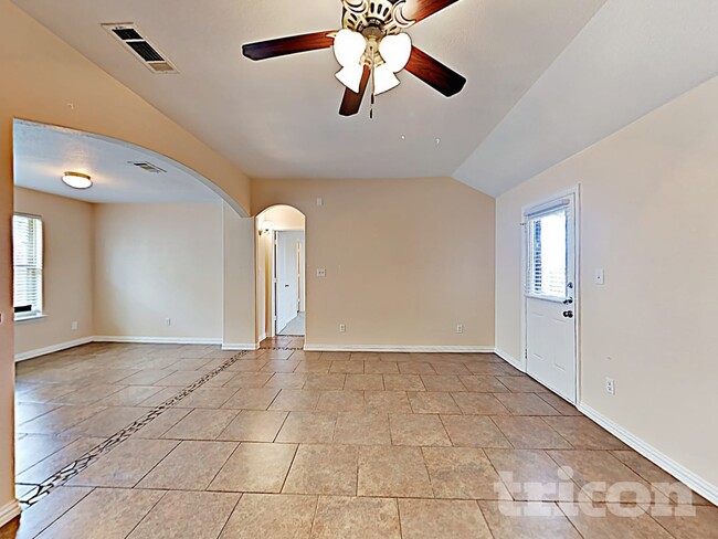 12313 Hunters Cabin Ct in Burleson, TX - Foto de edificio - Building Photo