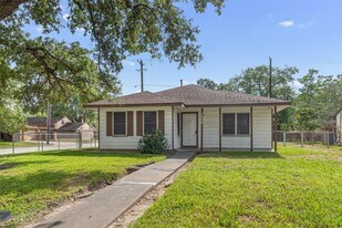 3734 Daphne St in Houston, TX - Building Photo
