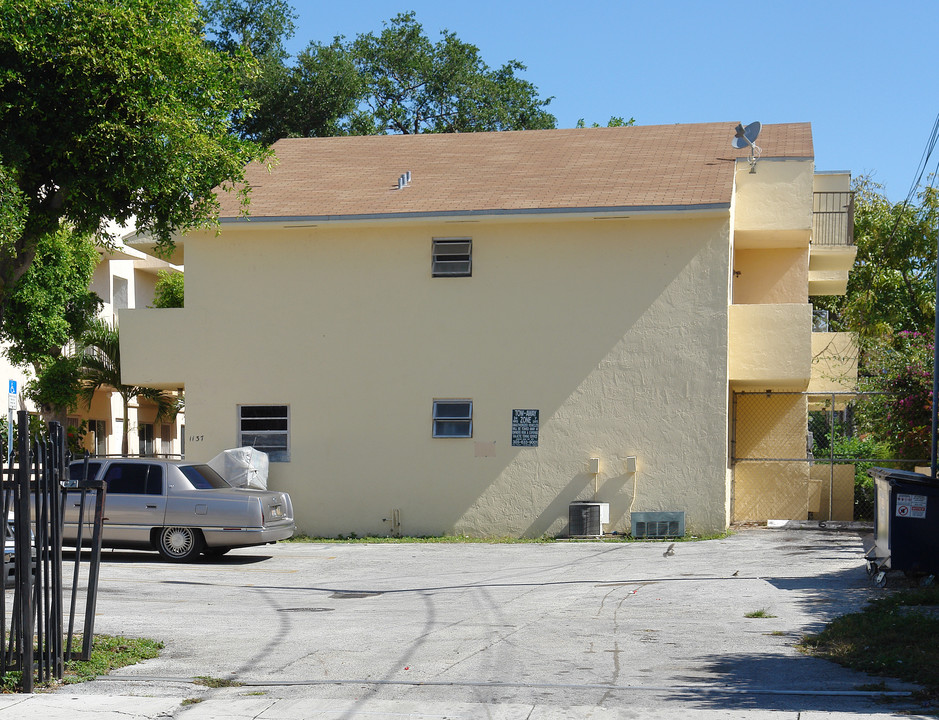 1137 NW 2nd St in Miami, FL - Building Photo