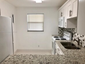 5530 N Lakewood Cir-Unit -722 in Margate, FL - Building Photo - Building Photo