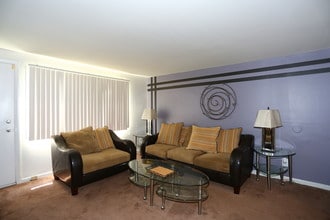 Oak Hill Townhomes in Baltimore, MD - Building Photo - Interior Photo