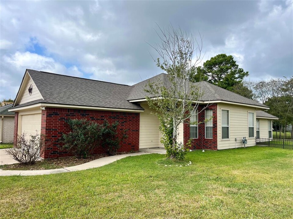 13032 Centaurus Ct in Willis, TX - Building Photo