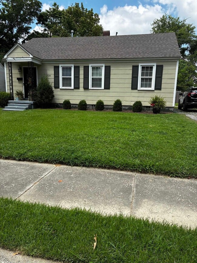 property at 3156 N Lafayette Cir