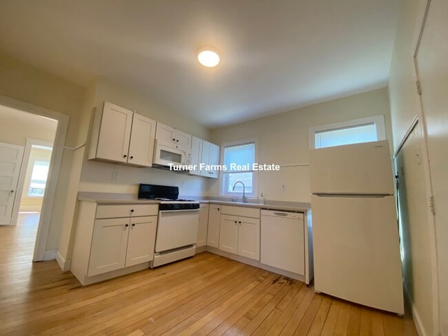 65 Wareham St, Unit 1 in Medford, MA - Foto de edificio - Building Photo