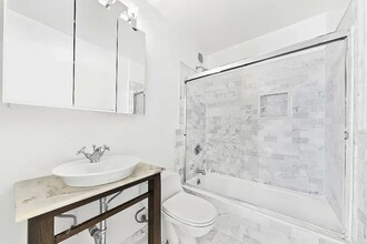 67 E 11th St in New York, NY - Building Photo - Building Photo