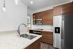 300 Wilson Ave, Unit B