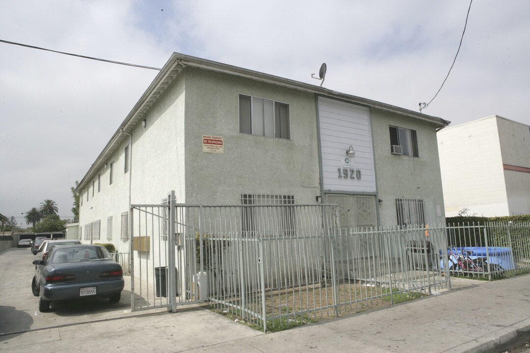 1920 El Segundo Blvd in Compton, CA - Foto de edificio