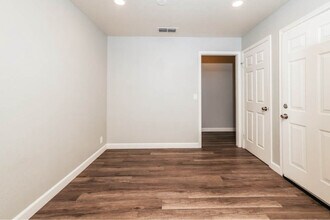 1026 Woodridge Dr in Vacaville, CA - Building Photo - Building Photo