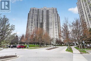 710 Humberwood Blvd in Toronto, ON - Building Photo